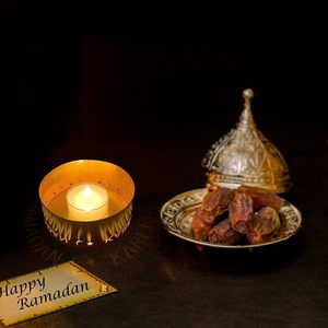 Portavelas de Metal Hecho a Mano con Recortes de Luna y Estrella, Linterna Decorativa Redonda para Velas Votivas, Decoración del Hogar y Meditación - Product Image 3