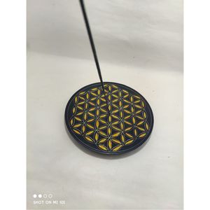 Porte-encens artisanal en pierre noire sculptée, rond, avec plaque brûle-encens et cendrier, pour la décoration intérieure - Product Image 1