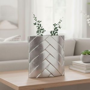Ensemble de vases en métal au design raffiné et contemporain, motif plume, fait main, décoration de table, finition dorée, hauteur 34 cm et 28 cm - Product Image 2