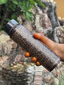 Bouteille d'eau en cuivre massif, artisanale, métallique, avec bouchon anti-fuite, style moderne, construction sans soudure, robuste - Product Image 2
