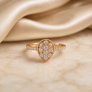 Anillo de Cóctel de Lujo en Oro de 14K con Forma de Flor y Piedras Brillantes, Joyería Fina para Mujer, Colección para Bodas y Fiestas - Product Image 1