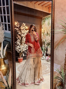 Ensemble prêt-à-porter en faux georgette avec broderie Zari et broderie de sequins, comprenant un haut, un pantalon Sharara et un dupatta. - Product Image 1