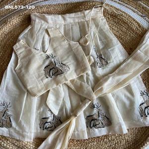 Proveedor de conjuntos de lehenga choli y dupatta para niños, de diseño moderno, a la moda, de última colección, en chanderi con bordados, de Surat. - Product Image 1