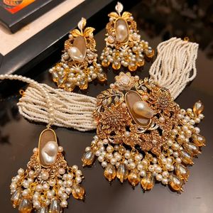 Ensemble de bijoux fantaisie plaqué or avec perles, motif floral, collier, boucles d'oreilles et parure de tête pour femme, idéal pour mariage et soirée - Product Image 5