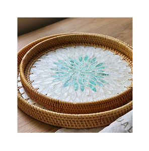 Bandeja de servir de ratán y nácar, 2 piezas, forma redonda, diseño verde y blanco con nácar, para vajilla de mesa. - Product Image 1