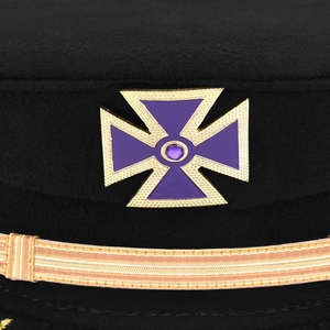 Gorra de fatiga negra personalizada de los Antiguos Caballeros Templarios con cruz metálica púrpura, trenza ornamentada y motivos de enredadera. - Product Image 3