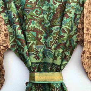 Robe kimono en soie de sari recyclée faite à la main, confortable, patchwork, paréo de plage, peignoir, imprimé floral, pour l'été et le printemps - Product Image 6