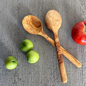 Cuchara Artesanal de Madera de Olivo, Cuchara Rústica de Madera para Servir y Cocinar, Individual o Juego de 2, Utensilios Naturales Ecológicos - Product Image 5