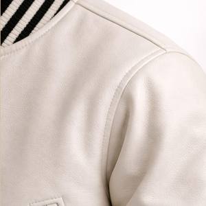 Veste unisexe en polyester noir et blanc faite à la main, style varsity biker, col montant, logo sur le devant, veste d'hiver chaude - Product Image 5