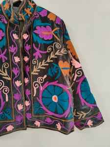 Veste en velours noir brodée, style bohème folklorique floral, faite à la main, style vintage, vêtement d'extérieur, broderie Suzani en velours - Product Image 4