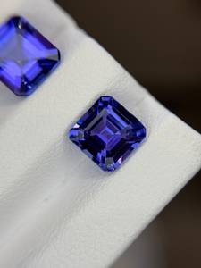 แทนซาไนต์ธรรมชาติคุณภาพสูง เกรด AA+ ทรง Asscher ขนาด 7 มม. น้ำหนัก 3.73 กะรัต คู่ พลอยเจียระไนสำหรับทำเครื่องประดับ/นักสะสม - Product Image 2