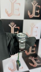 Reloj de Pulsera de Cuarzo para Hombre, Moderno y de Lujo, de Acero Inoxidable, con Cristal, Resistente al Agua, Manecillas Luminosas y Cierre Oculto - Product Image 3