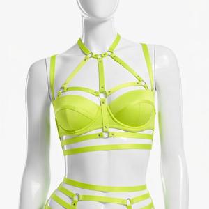Conjunto de sujetador con aros y tanga en verde neón con tirantes halter y hebillas ajustables para mujer - Product Image 2