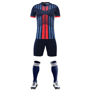 Concevez vos propres ensembles d'uniformes de football personnalisés, respirants, à manches courtes, 100% polyester, séchage rapide, logo personnalisé, haute qualité - Product Image 2