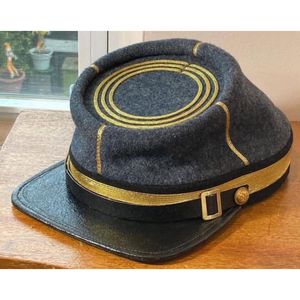 Gorro de lana azul de estilo vintage, similar al gorro de la Unión de la era de la Guerra Civil Americana, comúnmente conocido como un kepi. - Product Image 2