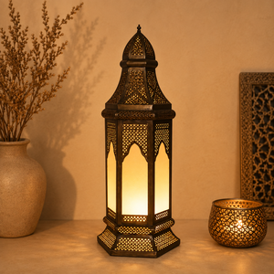 Lanterne en métal marocaine à découpe diamantée avec finition noire mate, porte-bougie décoratif pour la décoration de table à la maison pendant le Ramadan - Product Image 5