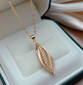 จี้รูปปีกทองคำสุดหรู ประดับด้วยเพชรแบบปาเว่และคริสตัลทรงหยดน้ำรูปทรงลูกแพร์ มีจำหน่ายในราคาขายส่ง - Product Image 2