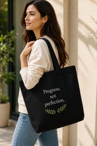 Bolsa de Tela con Diseño de Progreso, No Perfección, 15x12x6 Pulgadas, Negra, Cierre Magnético, Bolsillo Interior, Bolsa de Compras - Product Image 3