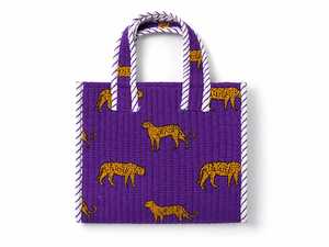 Bolso Tote Acolchado Floral Morado de Veer Handicrafts con Asas a Rayas, Estilo Bohemio, Aislado, para Compras, Uso Diario y Viajes, Material de Algodón - Product Image 1