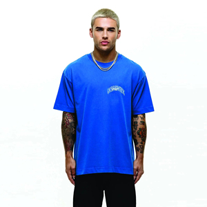 เสื้อยืดผู้ชายสีน้ำเงินทรงโอเวอร์ไซส์ พิมพ์ลายตัวอักษรด้านหน้า แขนสั้น คอกลม ผ้าคอตตอนเจอร์ซีย์ 100% ทรงพอดีตัว - Product Image 1
