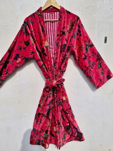 Kimono largo de terciopelo rosa OFMD con estampado de pájaros y borlas, bata de algodón y terciopelo original OFMD - Product Image 1