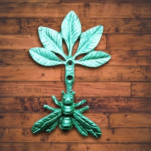 Porte-manteau mural en fonte Ba Aqua Green, design abeille, rustique, décoratif, fait main, crochets en métal pour la maison et la salle de bain - Product Image 6