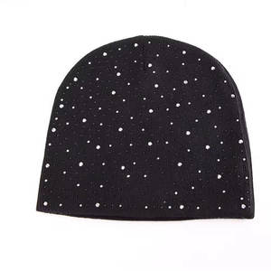 Gorro de Punto Clásico con Pedrería Brillante para Clima Frío, Gorro Personalizado con Logotipo Impreso y Detalles de Cristal - Product Image 5