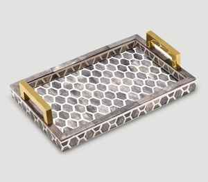 Modernas bandejas de servir y almacenamiento con incrustaciones de hueso y asas de metal con acabado dorado para bodas, fiestas y eventos. - Product Image 2