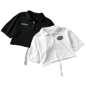 Polos de tennis léger pour femmes avec logo personnalisé OEM T-shirts polo à manches courtes de couleur unie avec logo personnalisé Haut court à col classique - Product Image 1
