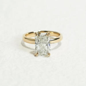 Anillo de Compromiso Solitario con Diamante Moissanite de Corte Radiante, Elegante Anillo de Promesa de Cuatro Puntas para Mujer, Joyería Minimalista - Product Image 5