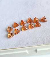 Pierres précieuses calibrées en forme de trionne de 6 mm en pierre de soleil naturelle facettée, couleur orange, pour la fabrication de bijoux. Achetez maintenant en gros des pierres en vrac.