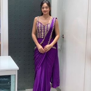 Sari tradicional de crepé de seda listo para usar con bordados y lentejuelas, con blusa cosida, precio al por mayor por Royal Export. - Product Image 1