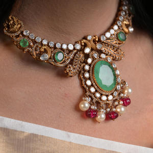 Ensemble de bijoux de mariée traditionnels Polki Diamond Emerald pour femmes en argent 925, saphir rose, style Regal Gulabi Bagh Gajaah - Product Image 2