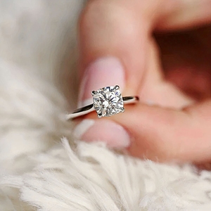 Anillo de Compromiso Solitario con Corte Cojín y Halo Oculto, Diamante Cultivado en Laboratorio con Certificación IGI, Plata de Ley 925, Chapado en Oro Rosa de 10K, para Mujer - Product Image 3
