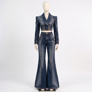 Ensemble deux pièces en jean bleu foncé pour femme : veste courte croisée et jean évasé – Vêtements de mode personnalisés en gros - Product Image 3