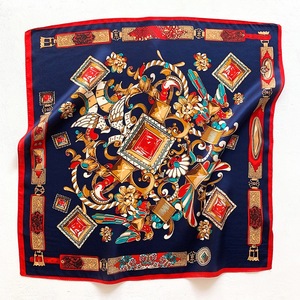 Écharpe décontractée pour femme en satin de soie 100% véritable, taille moyenne 90x90cm, impression de logo graphique personnalisée, bandana multifonctionnel de haute qualité - Product Image 3