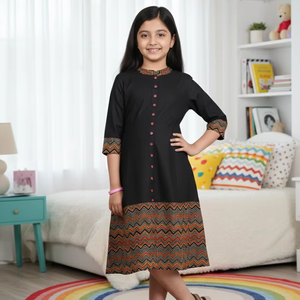 Kurta pour filles en rayonne et coton, imprimé zig-zag, coupe trapèze, noire, style ethnique traditionnel, décontractée, taille naturelle, pour l'été - Product Image 1