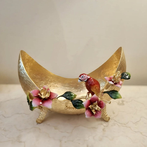 Elegante Tazón de Lujo para Servir Alimentos, Chapado en Oro de Alta Calidad, Hecho de Metal de Primera Calidad, con Diseño Colorido de Loro y Flores - Product Image 1