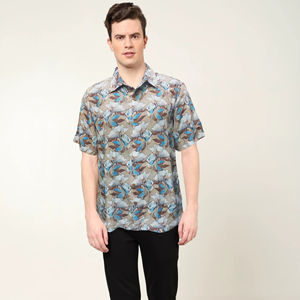 Chemise élégante pour homme en polyester multicolore à imprimé floral, coupe classique, col chemise et manches courtes, pour un usage décontracté. - Product Image 1