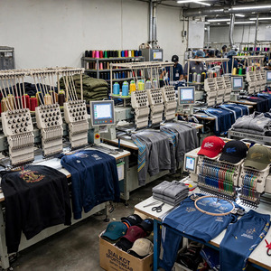 Ensemble de survêtement décontracté pour homme, personnalisé, léger, en maille unie, brodé, veste en nylon, sweat à capuche, short, coupe-vent - Product Image 5