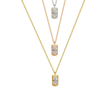 Pendentif solitaire en diamant de laboratoire taille baguette 2 carats serti clos, chaîne 16 pouces en or 14K plaqué rhodium pour femme, couleur VS, certifié IGI - Product Image 4