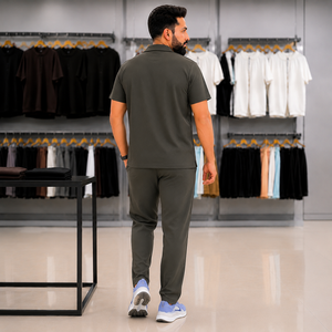 Conjunto Deportivo para Hombre en Verde Oliva con Rayas – Tela Premium, Traje Deportivo Informal para Correr y Pantalones Deportivos para Uso Diario - Product Image 3