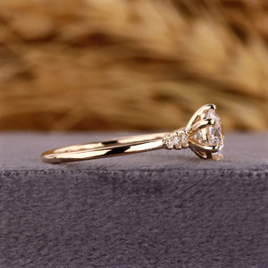 Anillo de aniversario de bodas de oro de 14 quilates para mujer, anillo de compromiso de diamante cultivado en laboratorio de corte brillante redondo, estilo de siete piedras de moda para esposa - Product Image 5