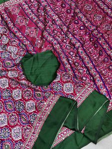 Sari indien de créateur en satin japonais avec broderie Jari, style ethnique chic, tendance pour mariage et fête, export, avec blouse exclusive - Product Image 3