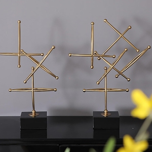Conjunto de Esculturas Abstractas Lineales de Metal Dorado Modernistas, Adorno Decorativo para Mesa, Montado en un Soporte Cuadrado Negro para Decoración del Hogar - Product Image 5
