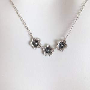 Pendentif Fleur de Cerisier Multi-Engagements Plaqué Or Fait Main en Argent Sterling 925, Motif Botanique Délicat - Product Image 1
