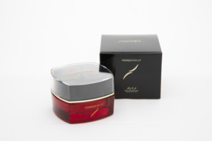 ครีมบำรุงผิวหน้าสำหรับผู้หญิง ช่วยลดเลือนจุดด่างดำ - Product Image 1