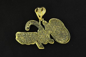 Colgante de Letra Nique Chapado en Oro de 18K con Moissanita de Corte Brillante Redondo y Microincrustaciones, Amuleto de Lujo Temático, Unisex para Uso Diario - Product Image 3