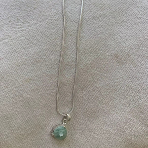 Collier en argent allemand fait main avec pendentif en pierre précieuse pour femme, style vintage, forme goutte d'eau, motif serpent - Product Image 1