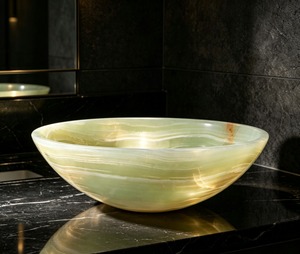 Vasque ronde à poser en marbre poli, finition lisse, pour salle de bain contemporaine - Product Image 1
